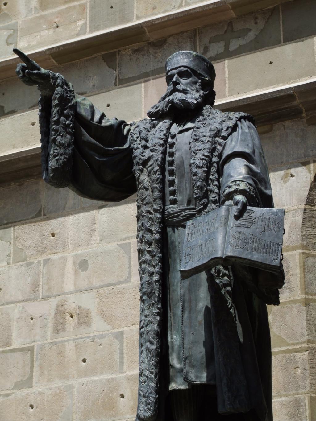 Statuia Johannes Honterus
