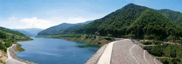 Lacul si barajul Poiana Marului