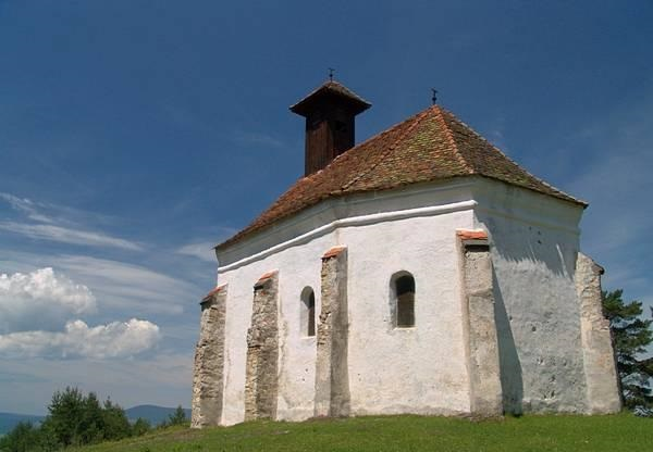 Capela Sfantul Anton de pe dealul Szarmany
